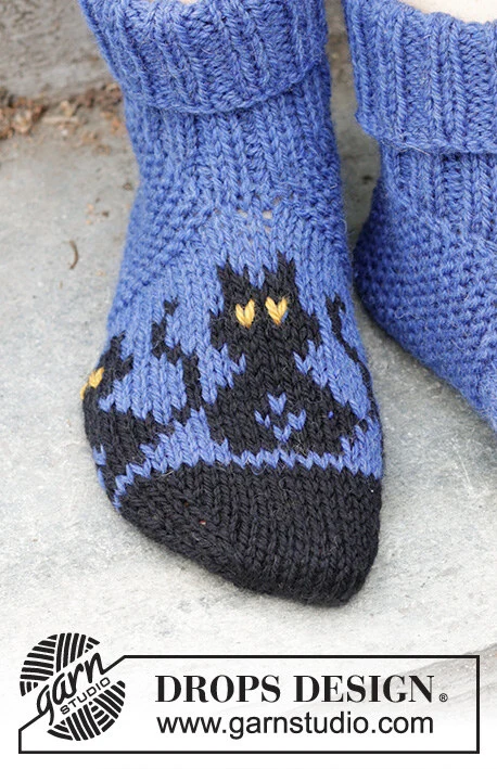 244-44 Bewitched Cat Socks by DROPS Design — 4
