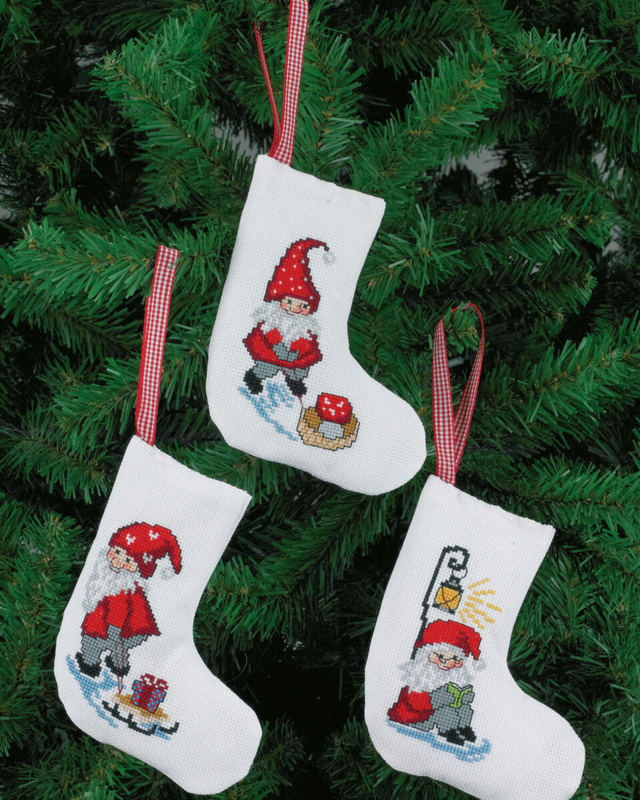 Borduurpakket Kabouter onder lantaarn 12 x 14 cm