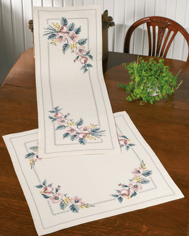 Kit de broderie Roses sur lin 61 x 61 cm