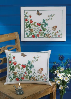 Kit de broderie Fraises et papillons 39 x 30 cm