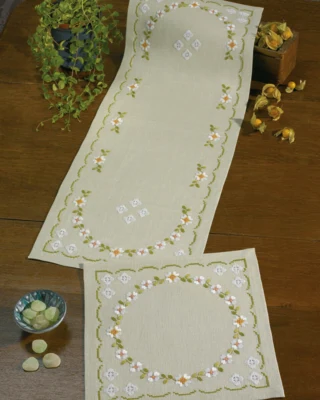 Kit de broderie Fleurs blanches 36 x 93 cm